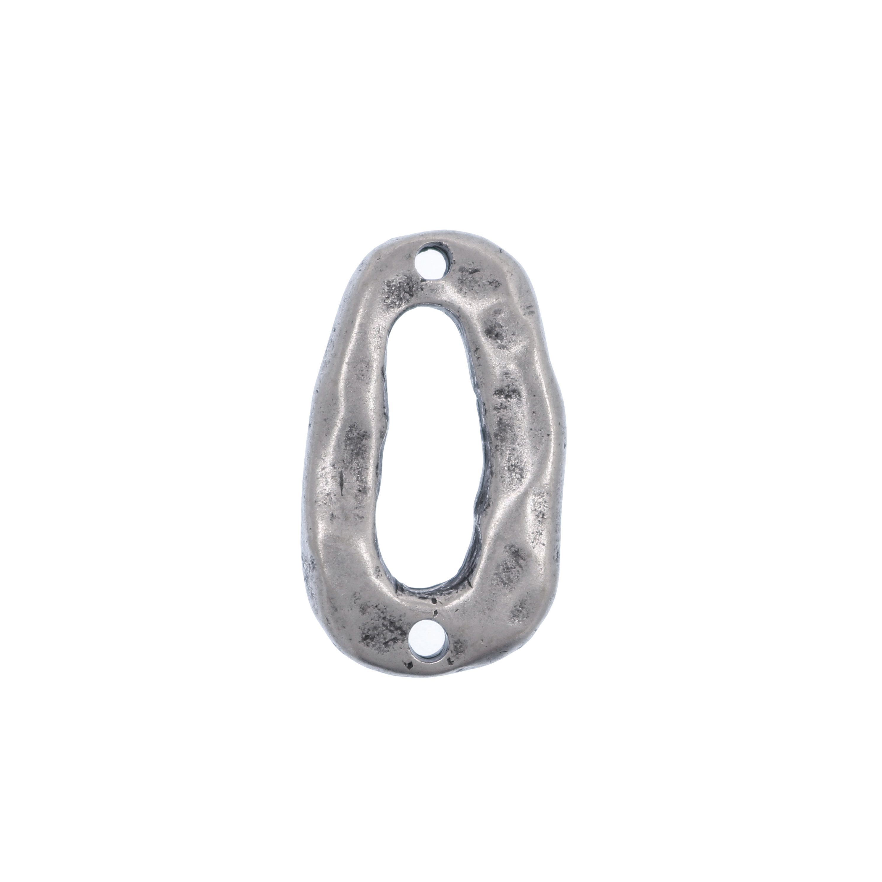 Anello ovale chiuso, piatto e irregolare, con due fori,  14x24 mm.