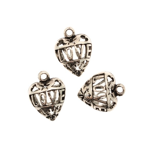Ciondolo a forma di cuore tridimensionale con scritta "LOVE", 15x18mm.