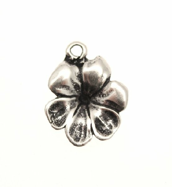 Ciondolo a forma di fiore con 6 petali uniti e senza pistillo 17x19 mm.
