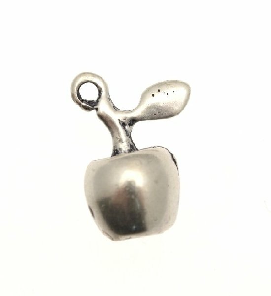 Ciondolo a forma di mela tridimensionale 12x15 mm.