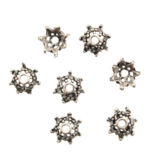 Coppetta tonda a forma di stella puntinata a sette punte, diametro 10 mm.