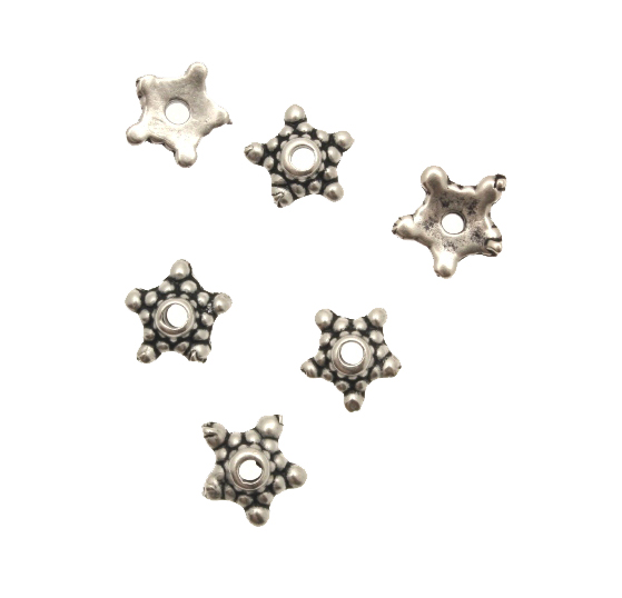 Coppetta tonda a forma di stella puntinata a cinque punte, diametro 9 mm.