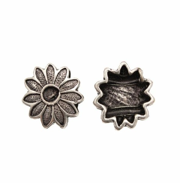 Distanziatore a forma di margherita piatta, con due fori paralleli orizzontali, 16x16 mm.