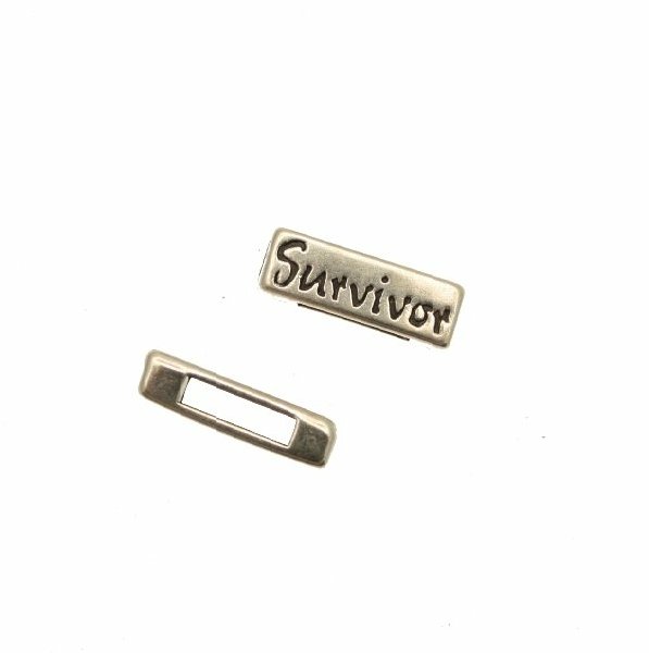 Distanziatore rettangolare piatto liscio con scritta "Survivor", 18x6 mm.