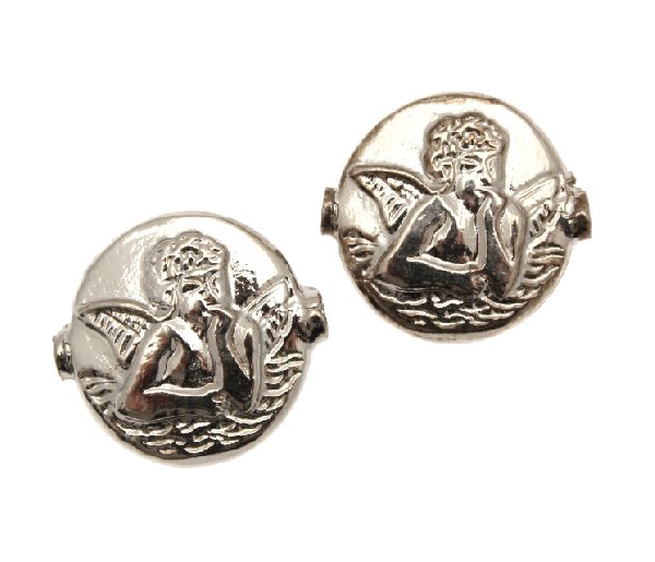 Distanziatore a forma di tondo piatto con angelo disegnato sopra, 18x5,6 mm.