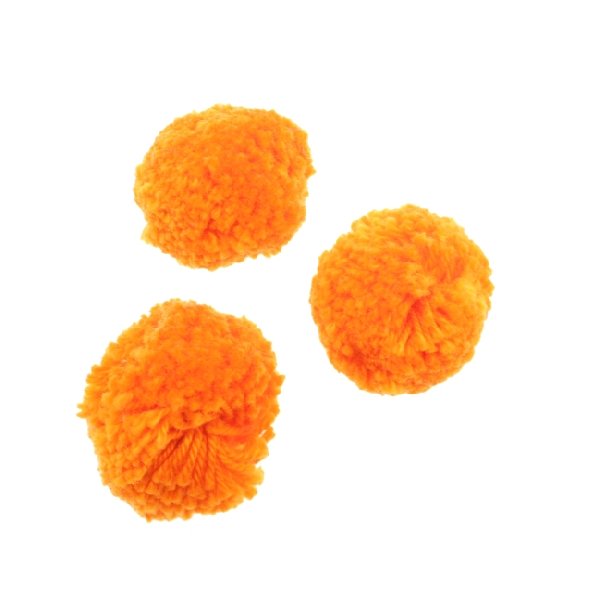 Pon pon in cotone, la misura dei pon pon può variare dai 25 ai 30 mm., Arancione