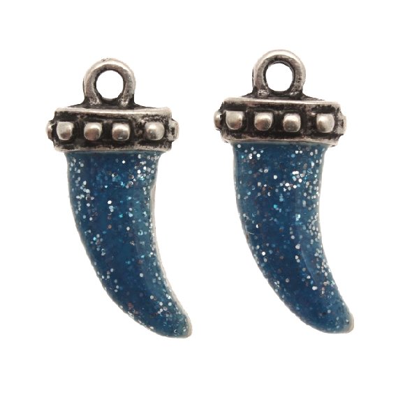 Ciondolo smaltato a forma di corno piccolo 21x12 mm. Base Argento antico