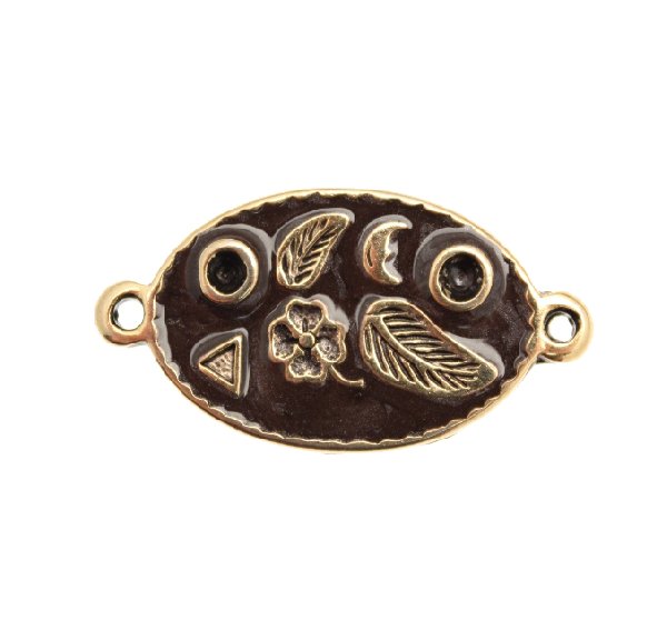 Ciondolo smaltato a forma di ovale disegnato con 2 anelli 28x17 mm. Base oro antico