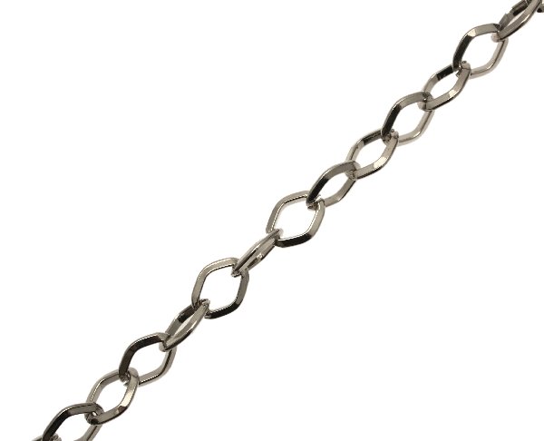 Catena in ottone a rombi piatti, dimensione anello 11x8 mm.
