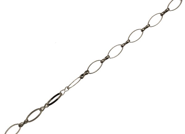 Catena in ottone ovale, formata da un anelli 12x6 mm., collegati da una maglia doppia