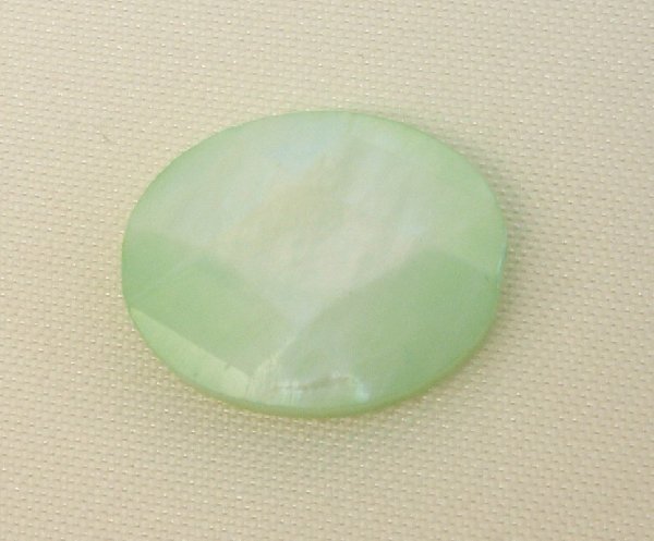 Ovale piatto in conchiglia con foro passante , 12x16 mm., colore Verde Chiaro Crisolite