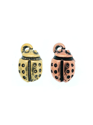 Ciondolo a forma di coccinella piccola con zampatte 10x9 mm.