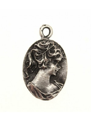 Ciondolo a forma di medaglia ovale a cameo 16x22 mm.