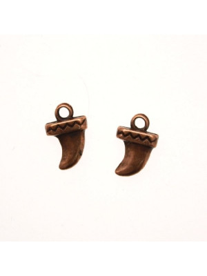 Ciondolo a forma di corno mignon lavorato 11x8 mm.