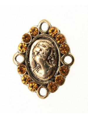 Ciondolo a forma di Cameo smaltato con 4 anelli e 12 strass 27x20 mm. Base oro antico