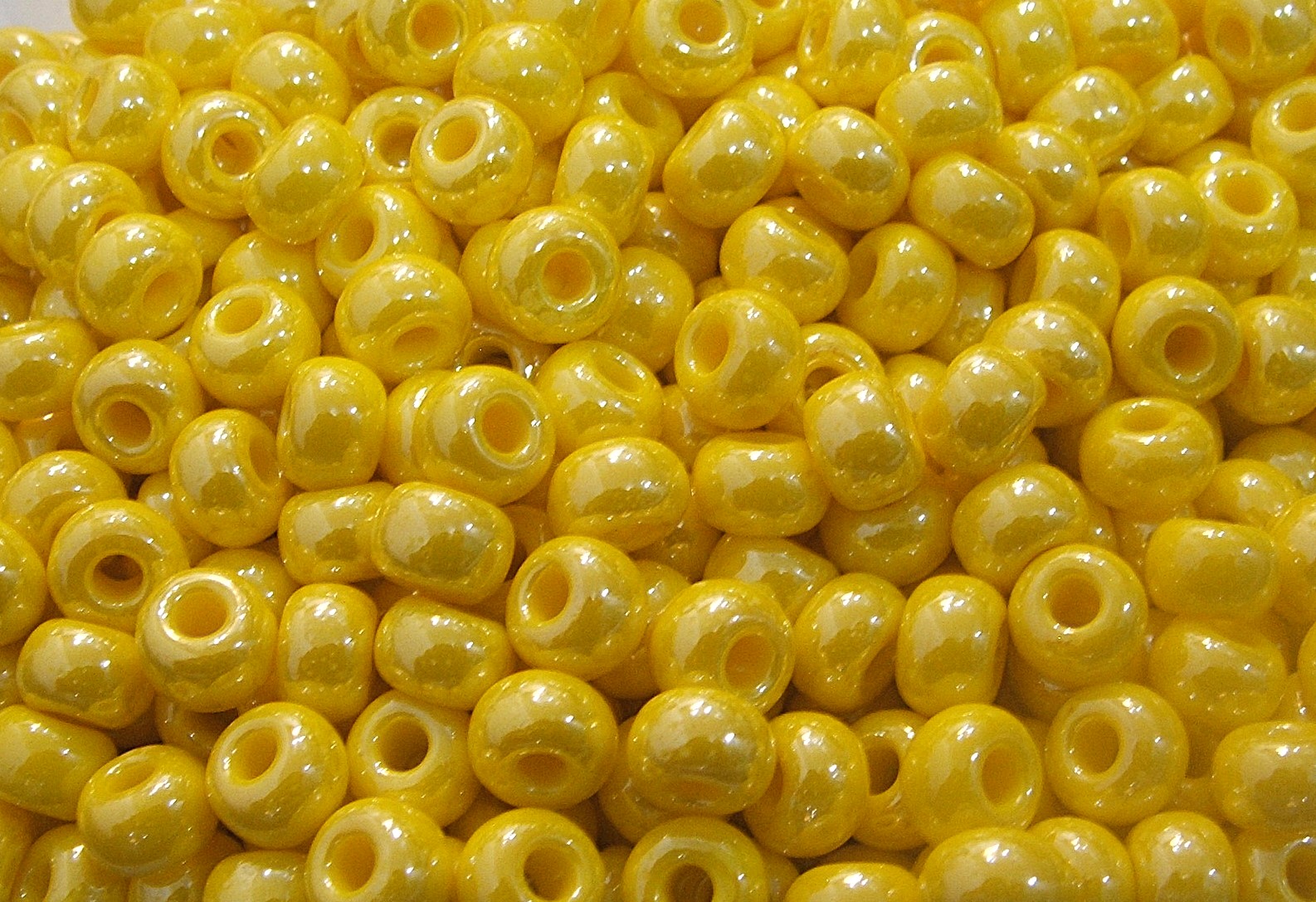 Conteria gigante in vetro, 8x5 mm., colore Giallo perlato