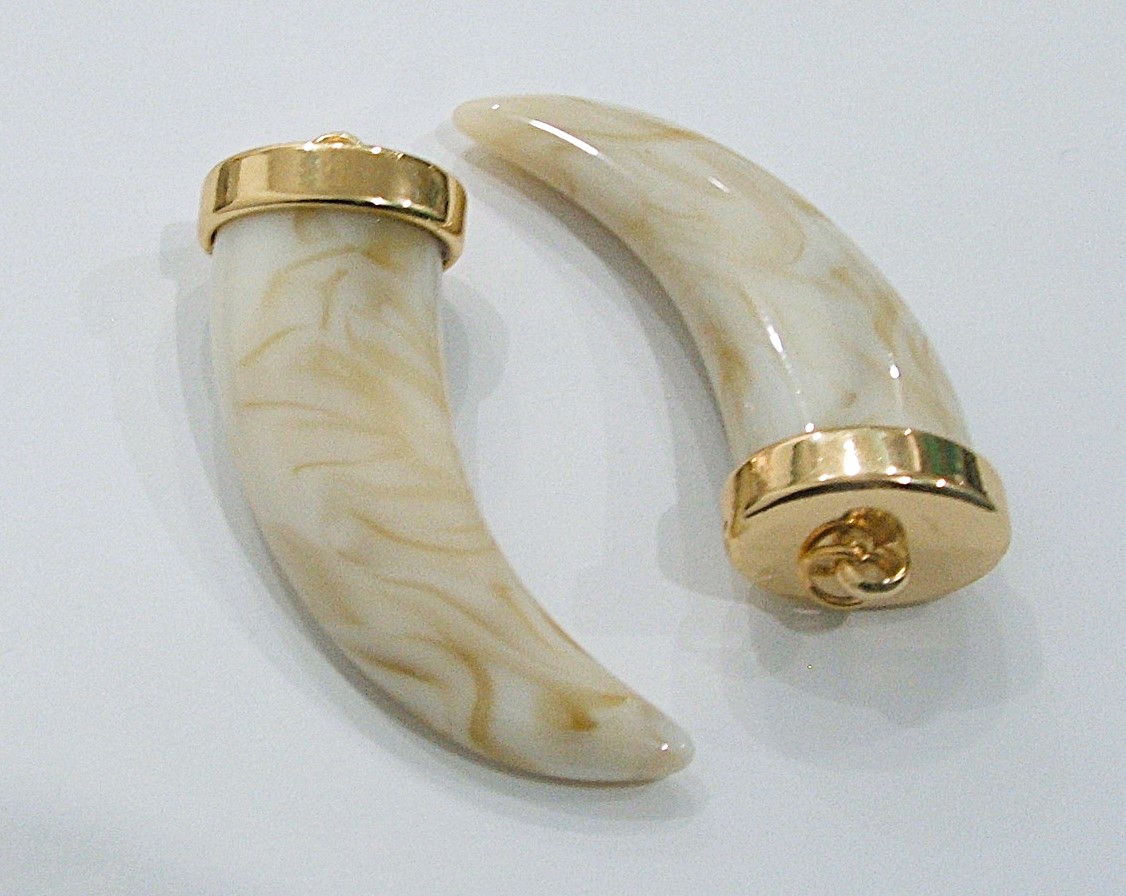 Corno in resina con anello, 60x20mm