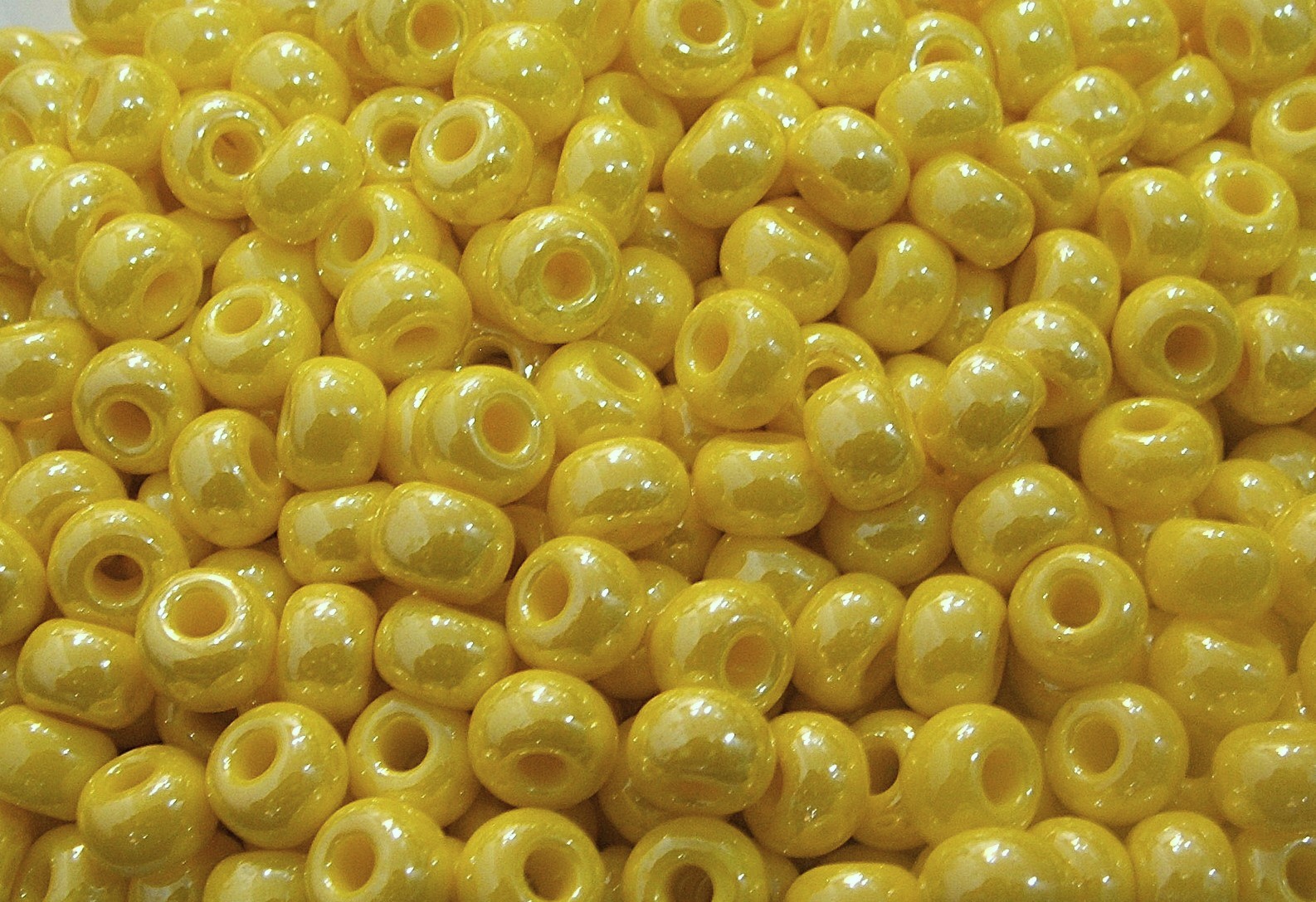 Conteria gigante in vetro, 8x5 mm., colore Giallo perlato