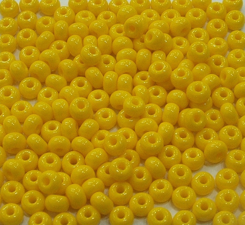 Conteria in vetro, dimensione 4,5x3mm., colore Giallo scuro perlato
