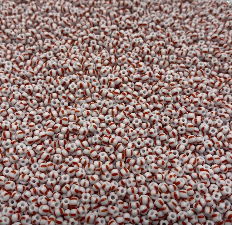 Conteria in vetro, 3x2 mm., colore Bianco con righe rosse