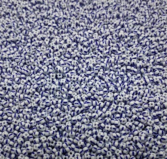 Conteria in vetro, 3x2 mm., colore Bianco con righe blu