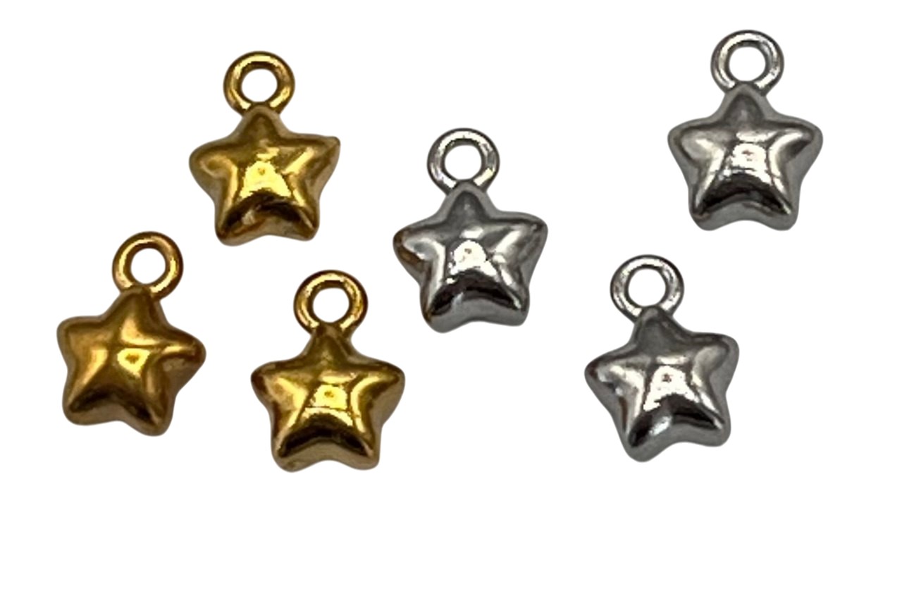 Ciondolo, in Acciaio, a forma di Stella Bombata 5x7 mm.